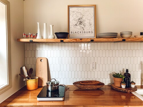 Steps to Lane And VT Campus Cozy 2 bed/2 bath Blacksburg Apartment