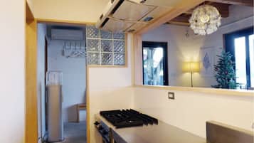 Phòng, sát bãi biển | Bếp riêng | Tủ lạnh, lò vi sóng, bếp nấu, dụng cụ pha cà phê/trà