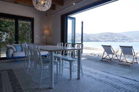 Oceanfront Room | Living room | Flat-screen TV. Rental Cottage Y51 by the sea