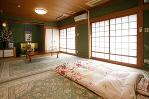 Guest House Gairojyu Tatami Room | Down comforters, individually decorated, individually furnished - Guest House Gairojyu (Higashi-osaka)