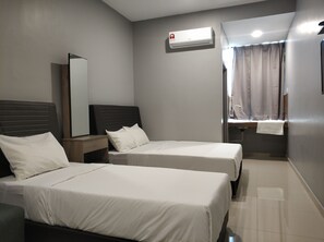 Superior Triple Room | Iron/ironing board, free WiFi