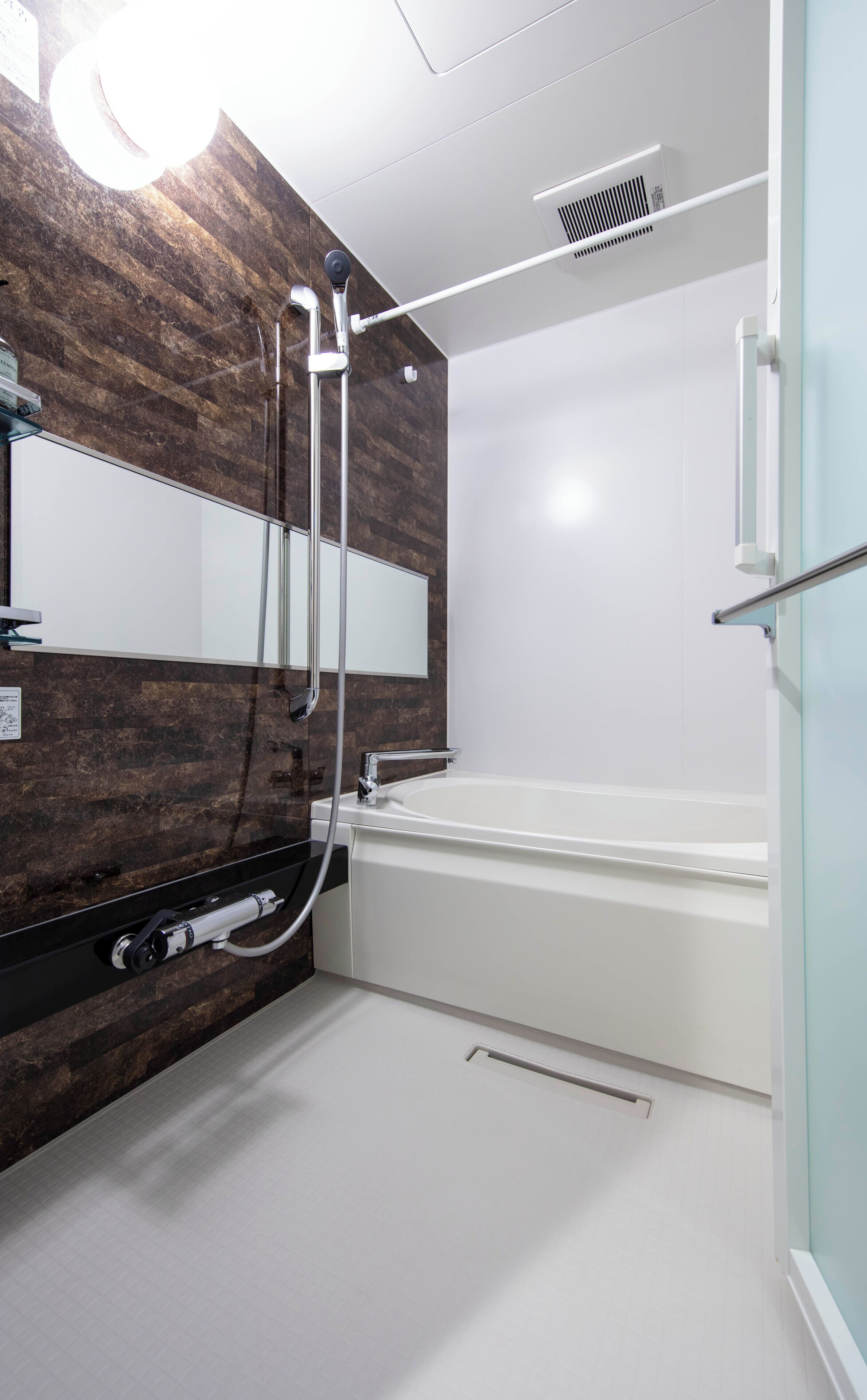 高级房, 无烟房 (B) | 浴室 | 独立的浴缸和淋浴、吹风机、拖鞋、坐浴桶