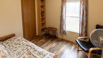 3 bedrooms, WiFi (free), bed sheets