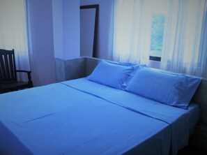 Quarto panorâmico, 1 cama King | Lençóis italianos Frette, roupas de cama premium, camas Select Comfort