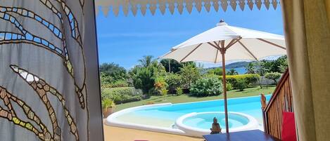 Habitación, vistas a la piscina, frente a la playa | Terraza o patio