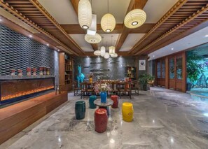 Lobby - Floral Hotel · Lijiang Zangyuan (Lijiang)