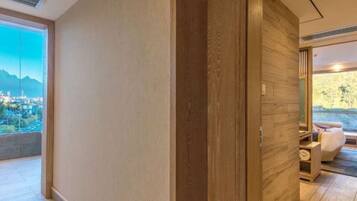 Deluxe Suite | Living area