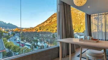 Deluxe Suite | Living area