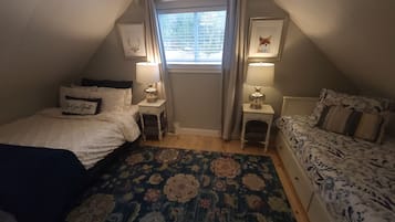 4 bedrooms, desk, travel crib, WiFi