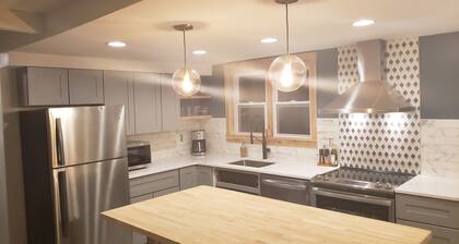 Haven House- A Peaceful Up North Retreat. 2 living spaces. 4 bedrooms. Kids toys