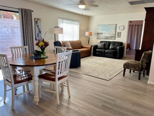 Your Place in the Sun! Quiet House, Heated Private Pool, Hot Tub