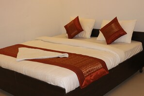 9 bedrooms, WiFi - HOTEL DIAMOND STAR, AIRPORT IGI (NEW DELHI)