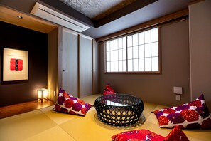 Down duvets, in-room safe, individually decorated - The Machiya Ebisuya (Kyoto)