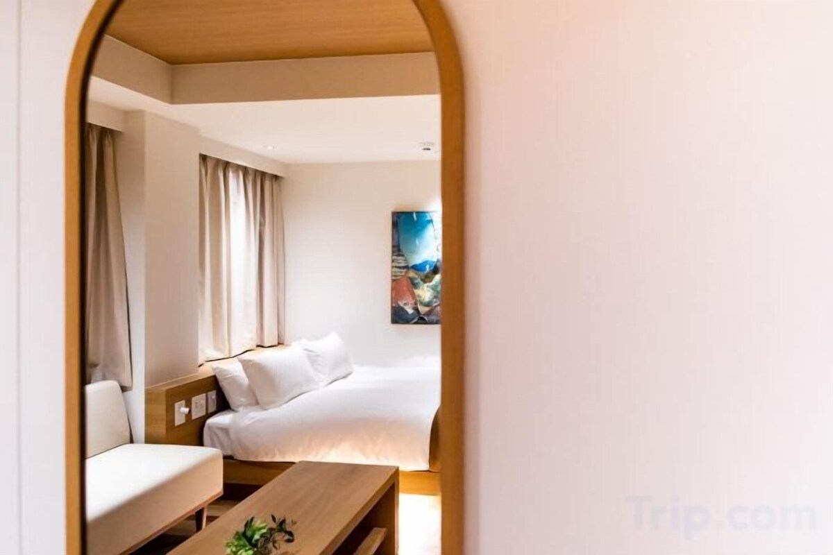 Down duvets, in-room safe, blackout curtains, iron/ironing board