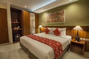 6 bedrooms, in-room safe, iron/ironing board, WiFi