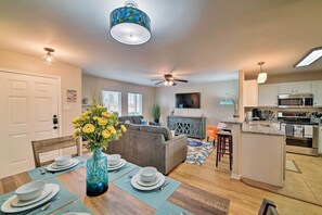 Enjoy a comfortable stay in this well-appointed living space with a dining area, kitchen, and sofa.