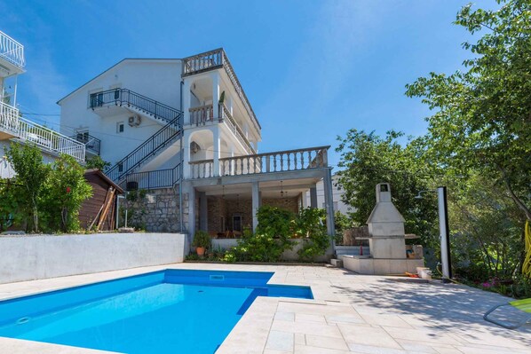 Pool - Holiday apartment with outdoor pool (Dramalj)