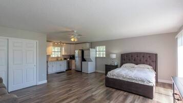 1 chambre, fer et planche Ă repasser, Wi-Fi gratuit, draps fournis