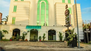 Unclassified image, 3 of 13, button - Misukiplaza Hotel (Ragama)