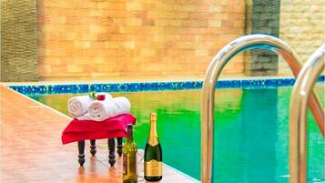 Piscine couverte, piscine extérieure