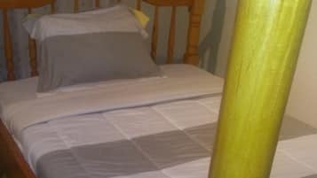 4 habitaciones y tabla de planchar con plancha