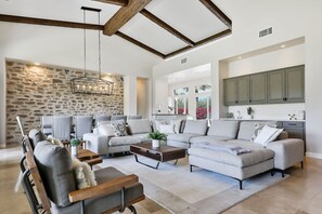 Smart TV, tenis de mesa y estéreo