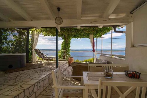 Holiday home with whirlpool and air conditioning