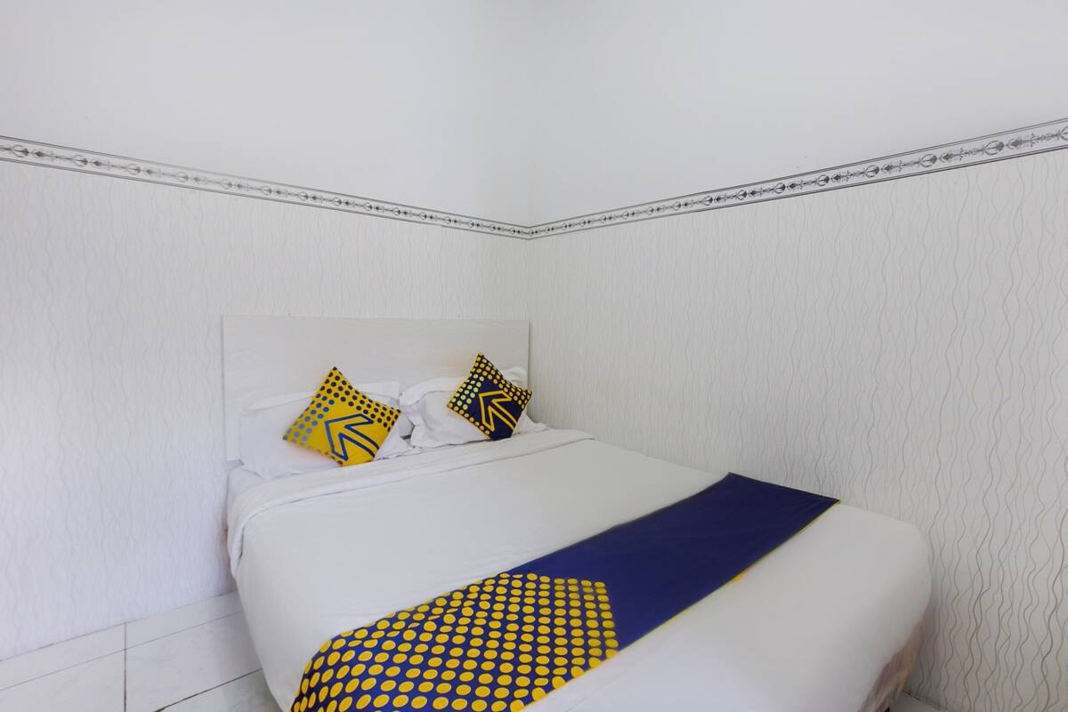 Standard Double Room | Desk, free WiFi, bed sheets