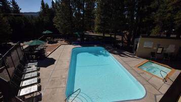 Piscine extérieure, piscine chauffée