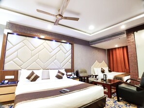 Superior Room - Hotel Vishnu Empire (Huzur)