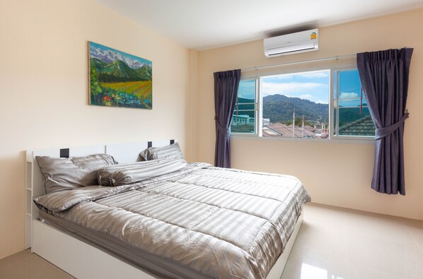 4 bedrooms, iron/ironing board, WiFi, bed sheets - 4-Bdr Fully-Equipped Private House (Kathu)