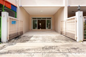 Exterior detail - 4-Bdr Fully-Equipped Private House (Kathu)