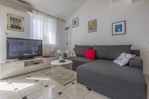 TV - Holiday apartment mit Klimaanlage und Meerblick (Selce)