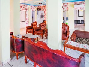 Lobby sitting area - OYO Life 2820 Hotel Perdana Syariah (Palembang)