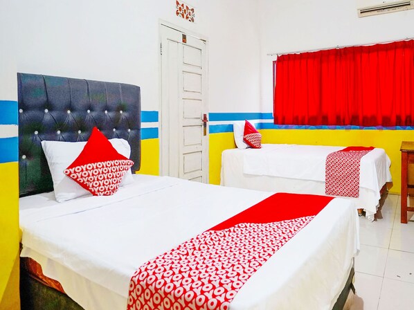 Standard Twin Room | Free WiFi - OYO Life 2820 Hotel Perdana Syariah (Palembang)