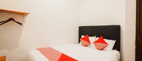Standard Double Room | Free WiFi, bed sheets