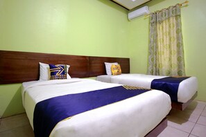 Habitación básica con 2 camas individuales