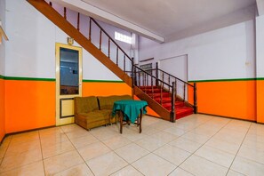 Lobby sitting area - OYO 2855 Sartika Hotel Pati (Pati)