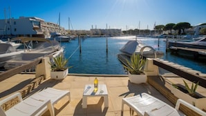 A marina with boats docked, a clear sky, and a sunny day. - Vacation home Hélios by Interhome (Port Camargue)