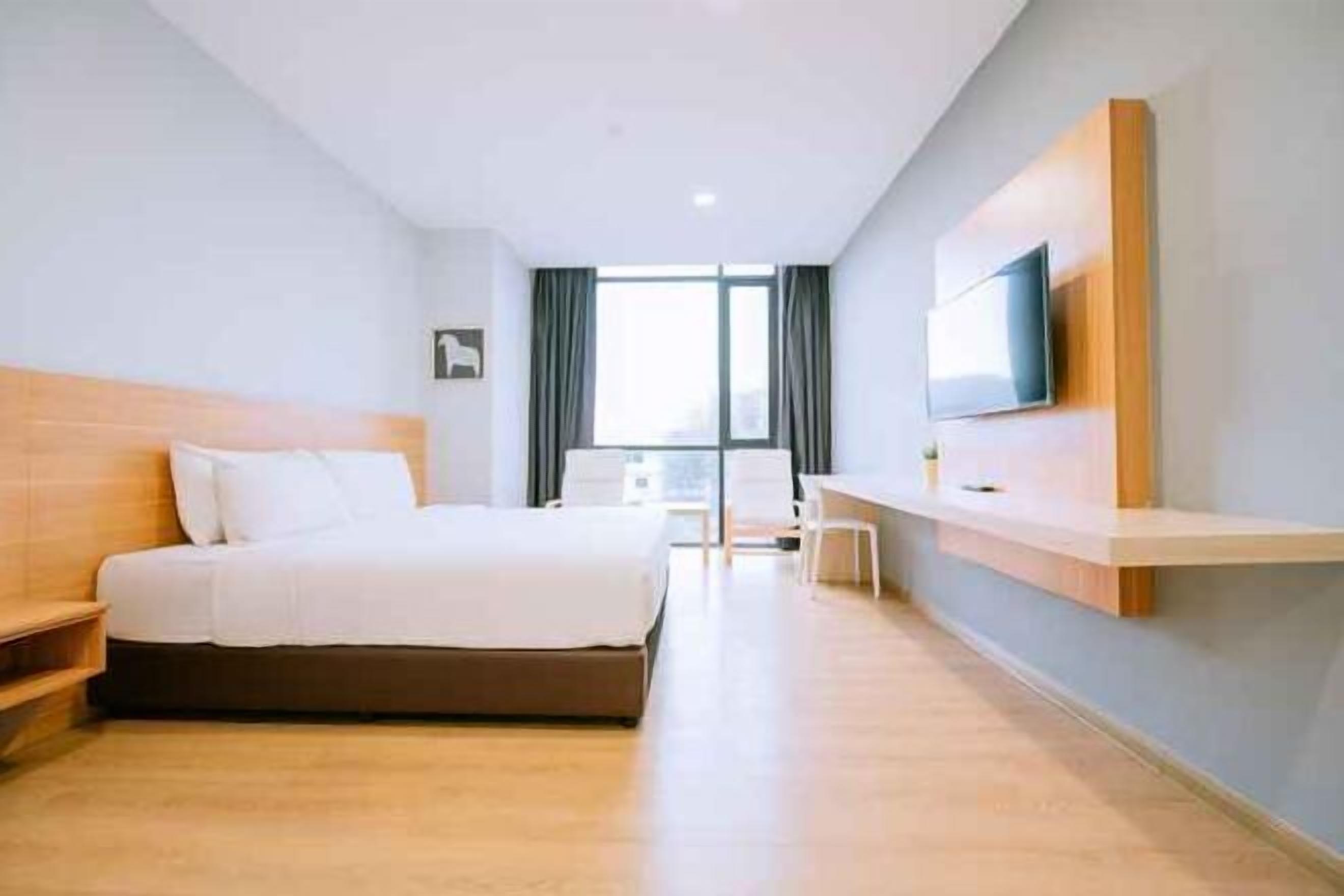 Minibar, in-room safe, desk, laptop workspace