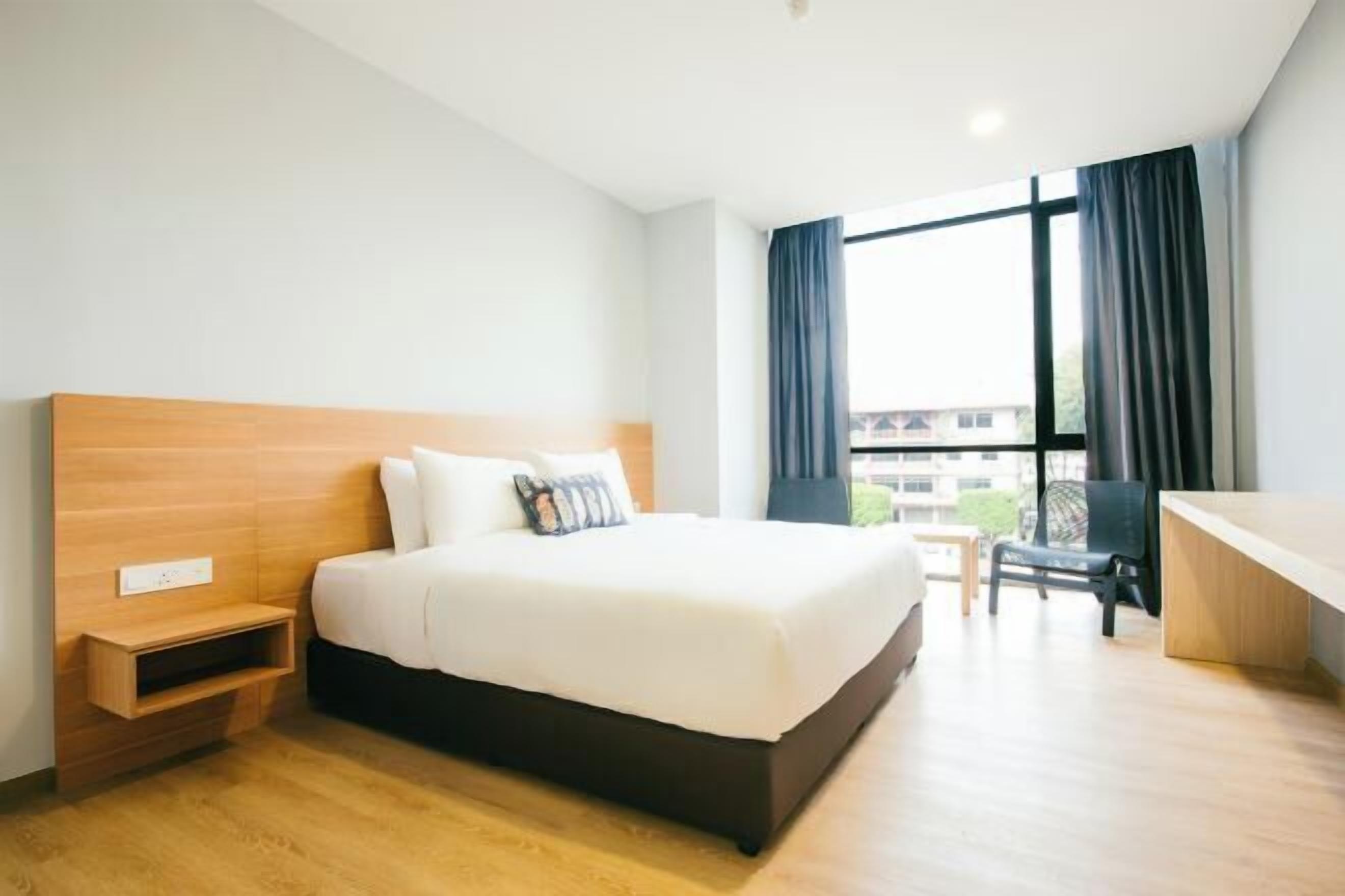 Minibar, Zimmersafe, Schreibtisch, laptopgeeigneter Arbeitsplatz