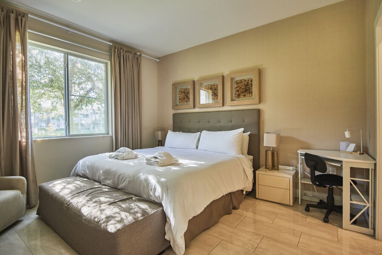 4 camere, una scrivania, ferro/asse da stiro, culla da viaggio