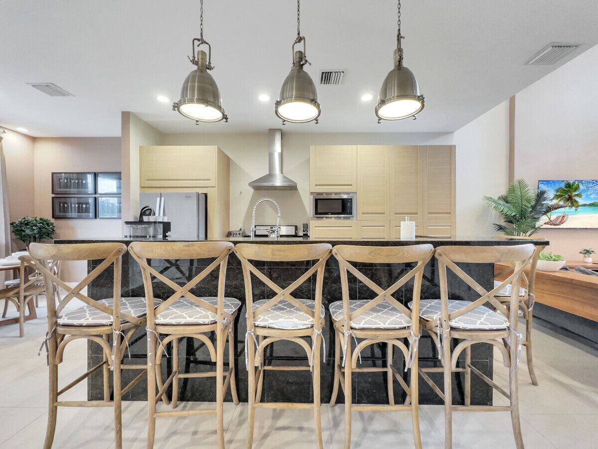 冰箱、微波炉、烤箱、炉灶