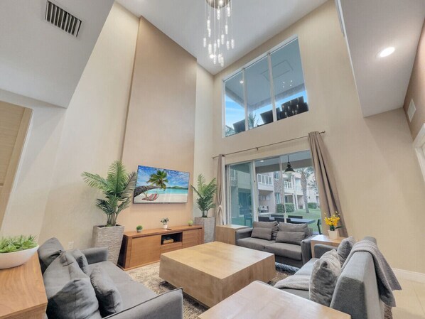 Smart TV - Location! 1.4 miles to Disney - Orlando Family Home (Kissimmee)