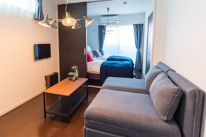 1 bedroom, individually decorated, individually furnished, desk
