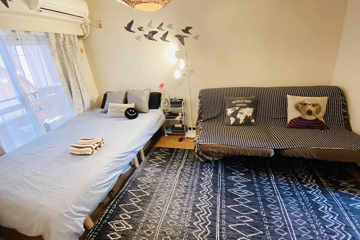 Basic-Zimmer (P605) | Individuell dekoriert, individuell eingerichtet, Schreibtisch