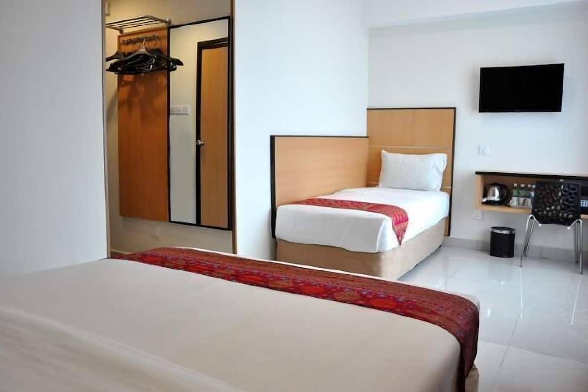 In-room safe, desk, free WiFi, bed sheets