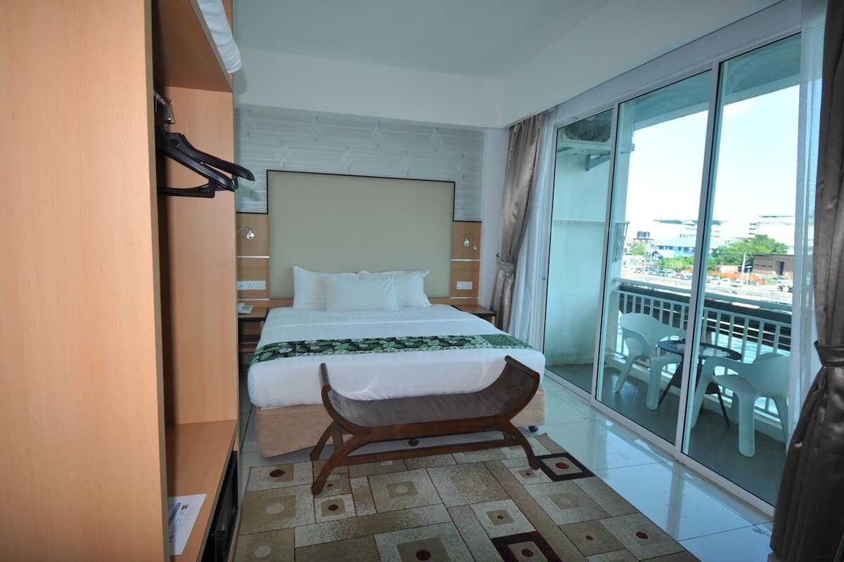 Exclusive Double Room, Sea View | In-room safe, desk, free WiFi, bed sheets