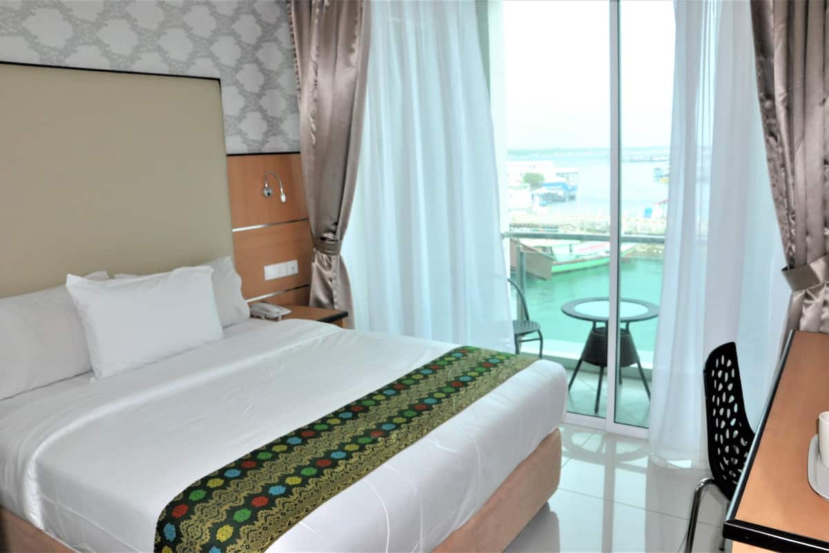 Superior Double Room, Sea View | In-room safe, desk, free WiFi, bed sheets