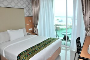 Superior Double Room, Sea View | In-room safe, desk, free WiFi, bed sheets